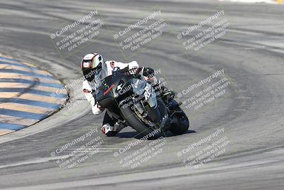 media/Dec-01-2025-Moto Forza (Mon) [[2daa91e15f]]/2-Intermediate Group/Session 2 (Turns 9 and 10)/